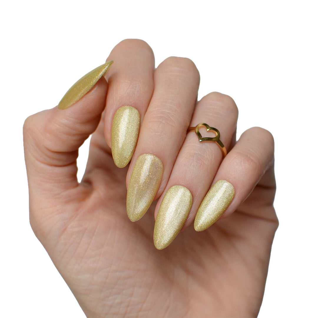 Champagne Pearl Pastel Cat Eye Gel Polish by Pink Mask - champagne pearl magnetic gel polish with fine magnetic particles for a luminous cat eye effect.
